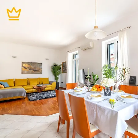 White House Luxury - Center, Near & Parking سبليت