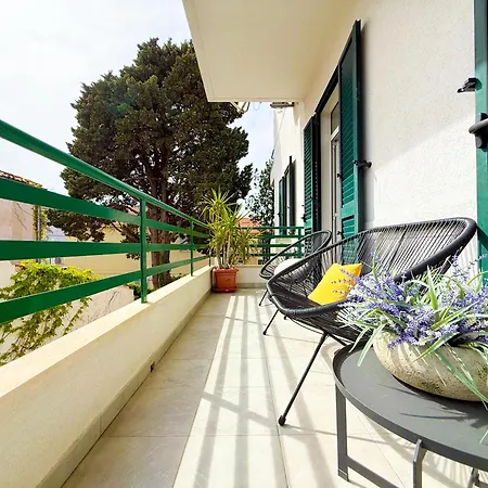 White House Luxury - Center, Near & Parking Apartment