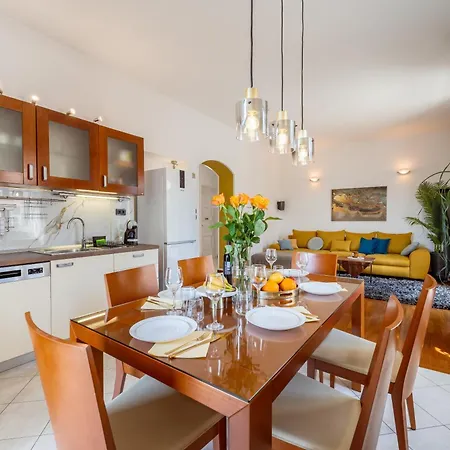 White House Luxury - Center, Near & Parking شقة *