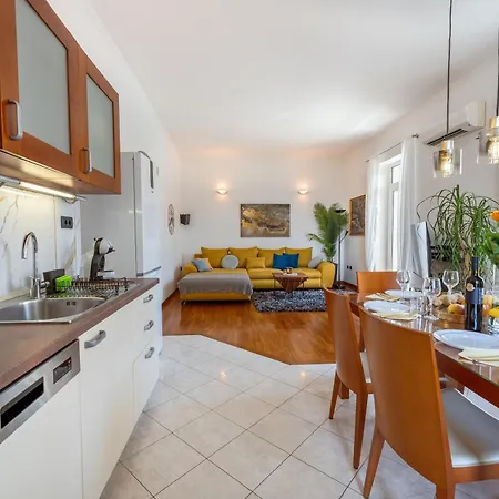 Apartamento White House Luxury - Center, Near & Parking
