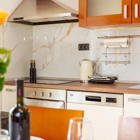 White House Luxury - Center, Near & Parking Апартаменты *